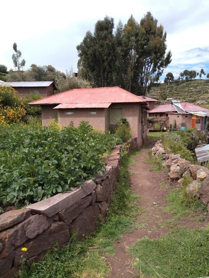 Taquile Familia Celso Hotell Huillanopampa Eksteriør bilde